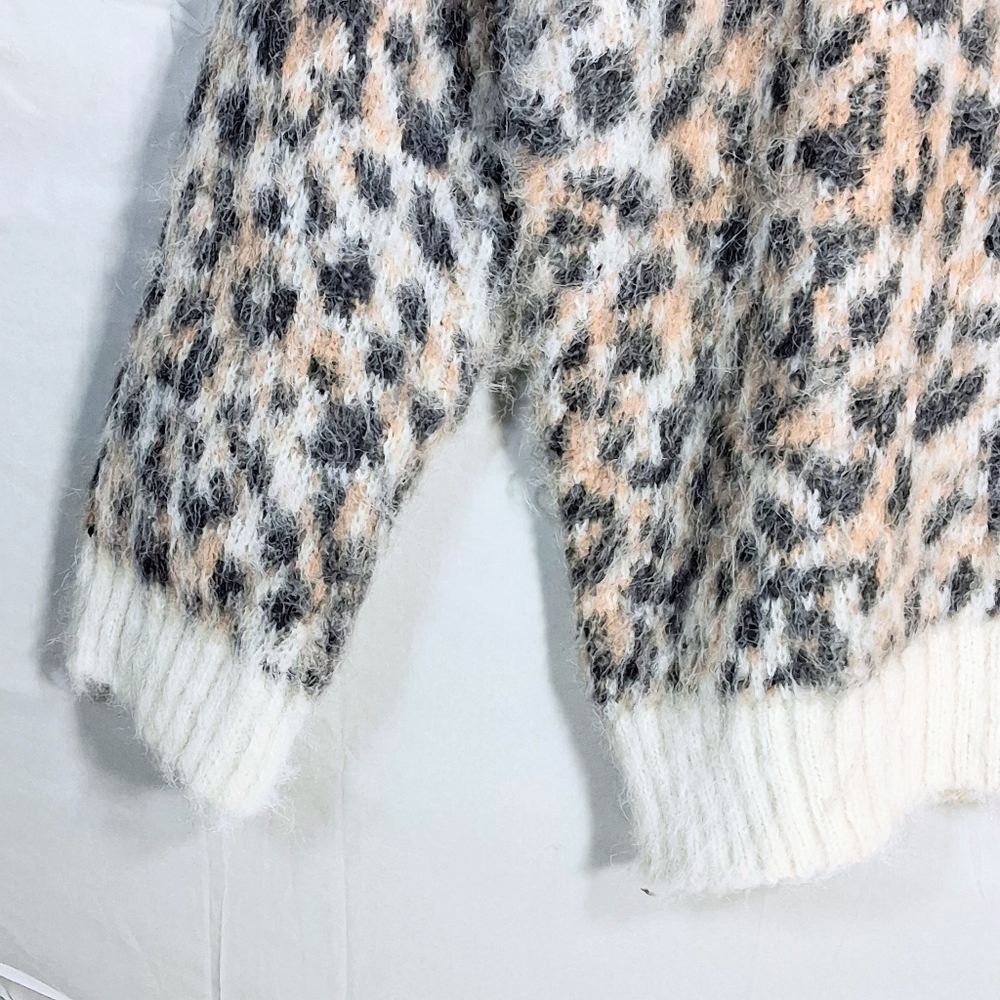 Wild Fable NWT XXS Fuzzy Leopard/Animal Print Crew Sweater - Picture 5 of 9